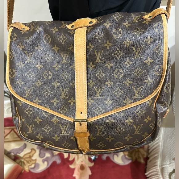 LOUIS VUITTON Saumur 35 Shoulder bag - Picture 2 of 13